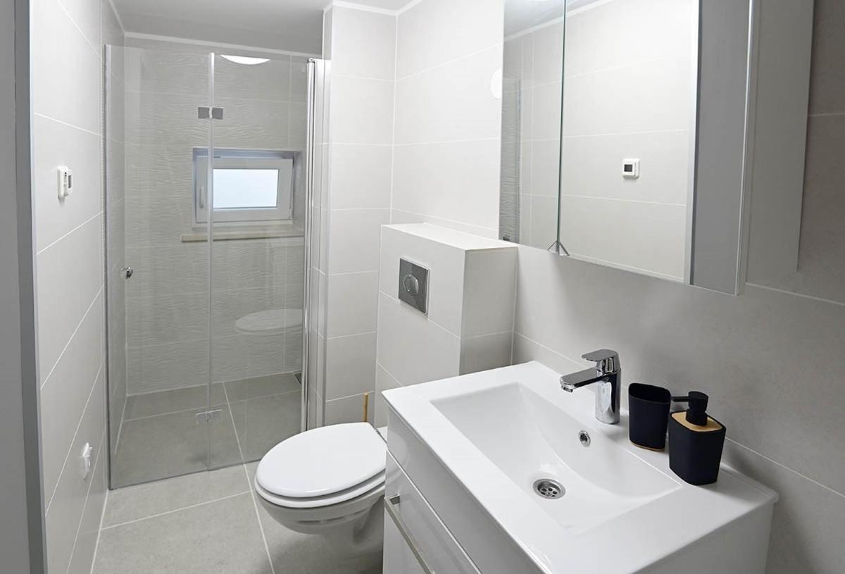 Apartment D & Studio L Dobrinj Εξωτερικό φωτογραφία