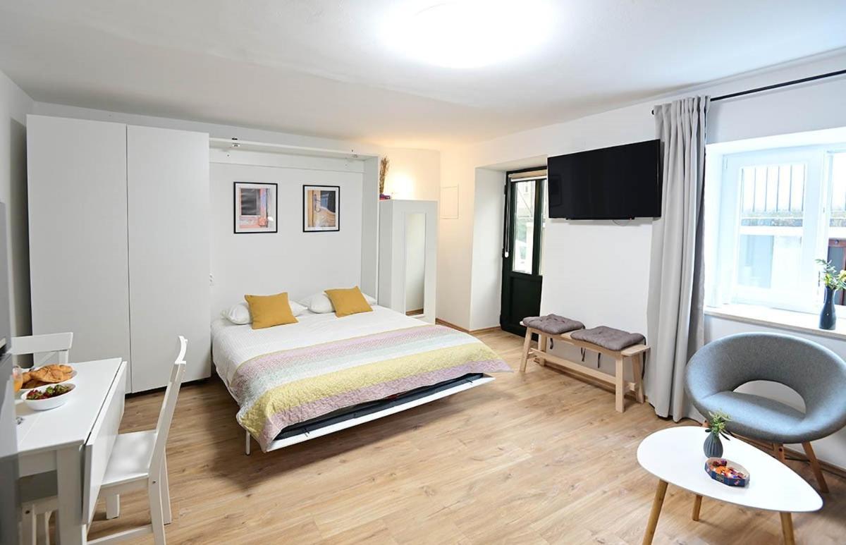 Apartment D & Studio L Dobrinj Εξωτερικό φωτογραφία