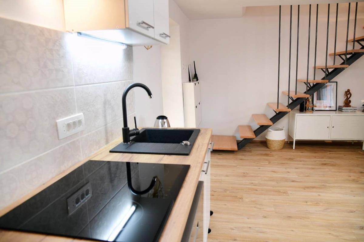 Apartment D & Studio L Dobrinj Εξωτερικό φωτογραφία