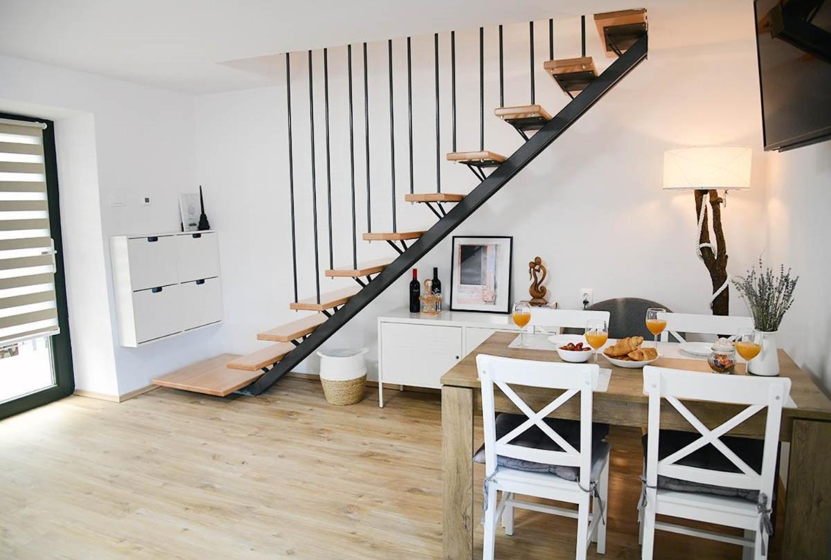 Apartment D & Studio L Dobrinj Εξωτερικό φωτογραφία