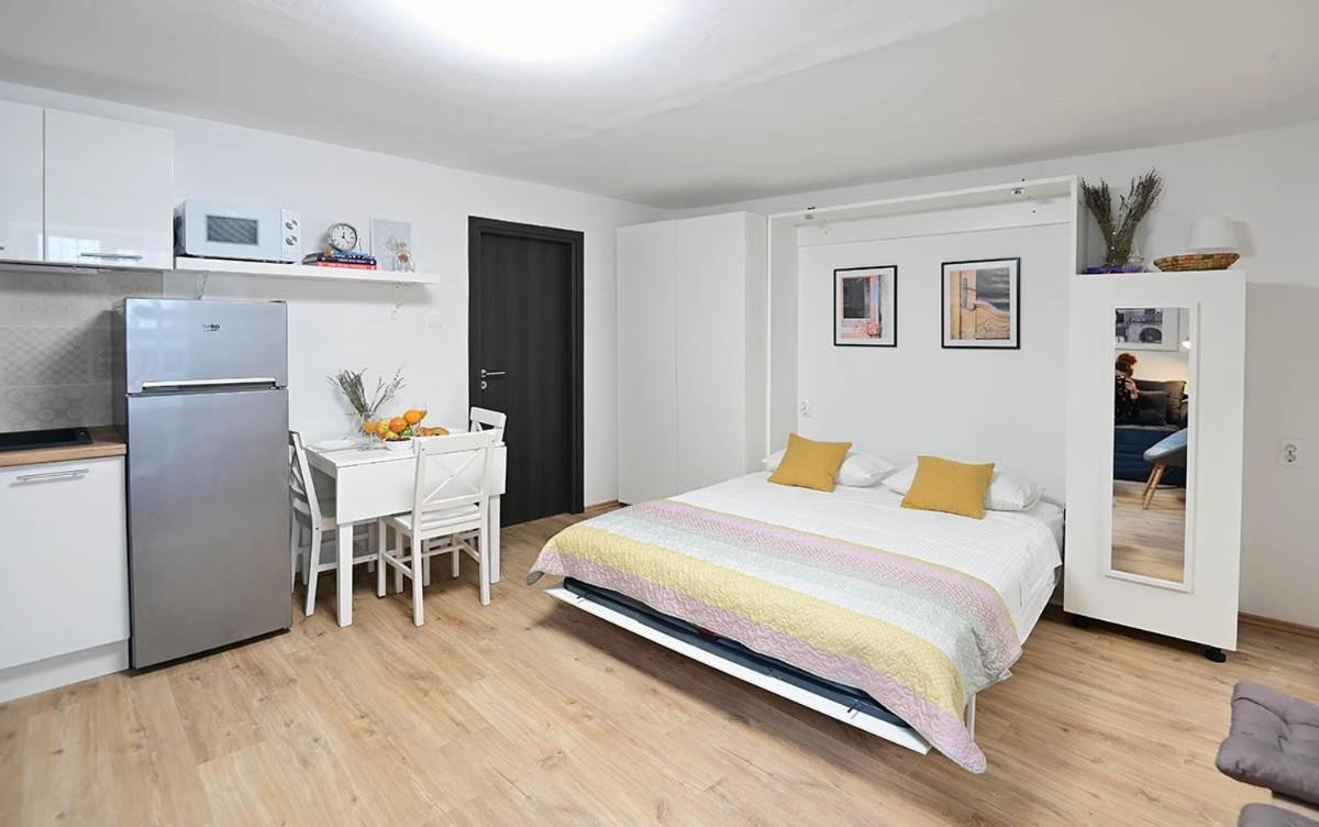 Apartment D & Studio L Dobrinj Εξωτερικό φωτογραφία