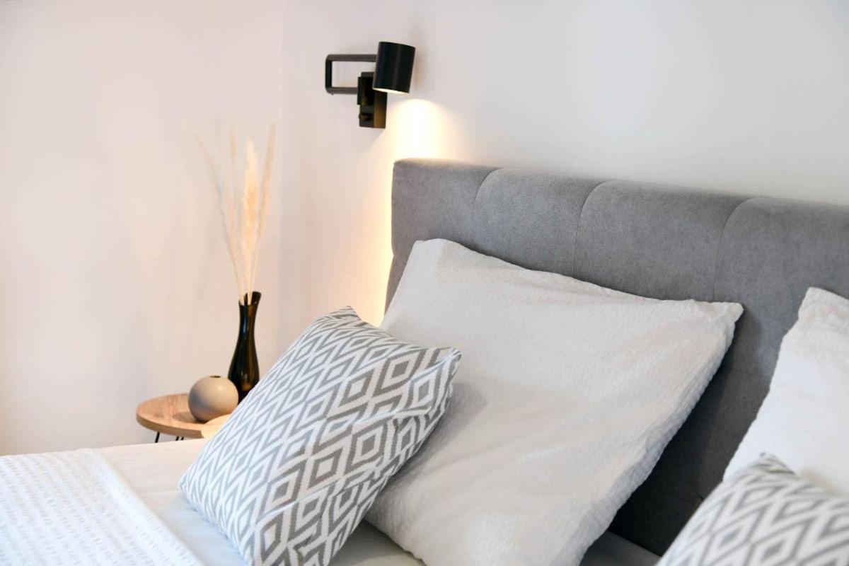 Apartment D & Studio L Dobrinj Εξωτερικό φωτογραφία