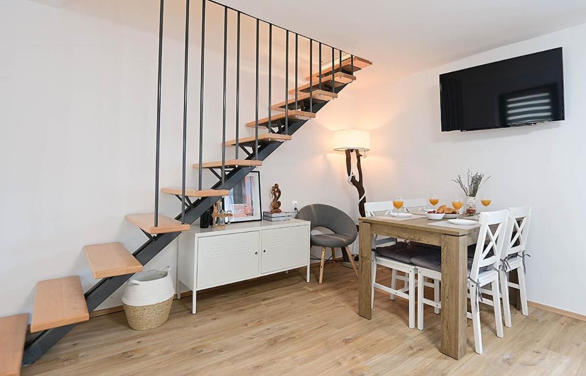 Apartment D & Studio L Dobrinj Εξωτερικό φωτογραφία