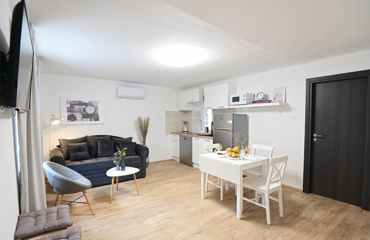 Apartment D & Studio L Dobrinj Εξωτερικό φωτογραφία