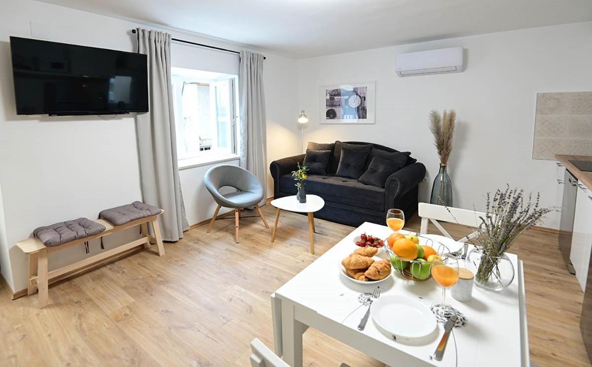 Apartment D & Studio L Dobrinj Εξωτερικό φωτογραφία