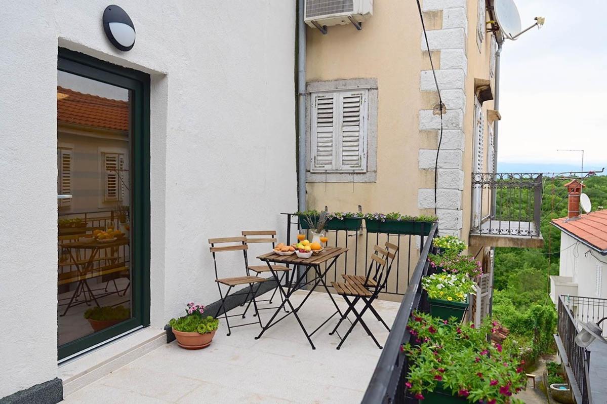 Apartment D & Studio L Dobrinj Εξωτερικό φωτογραφία