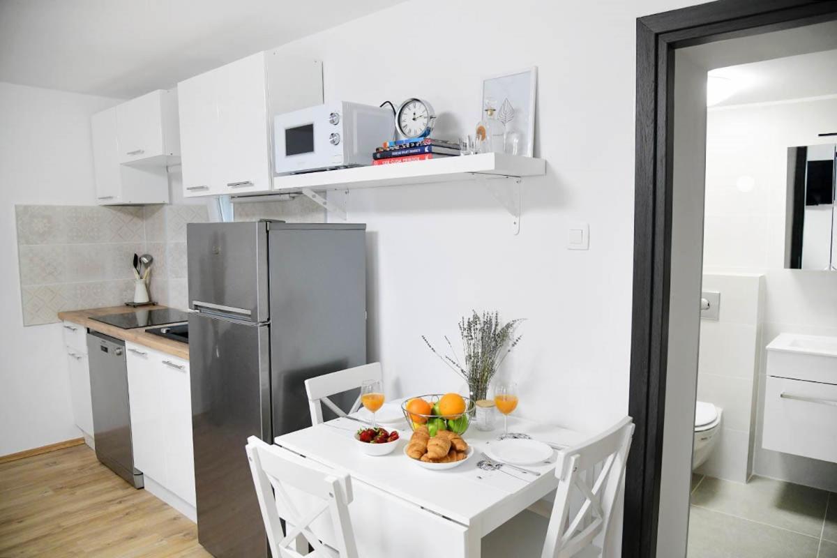 Apartment D & Studio L Dobrinj Εξωτερικό φωτογραφία