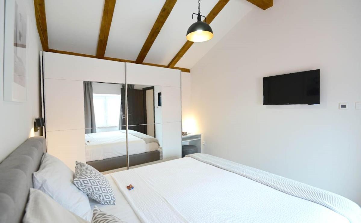 Apartment D & Studio L Dobrinj Εξωτερικό φωτογραφία