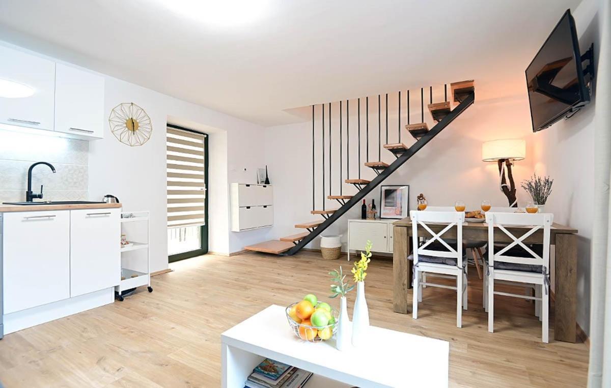 Apartment D & Studio L Dobrinj Εξωτερικό φωτογραφία