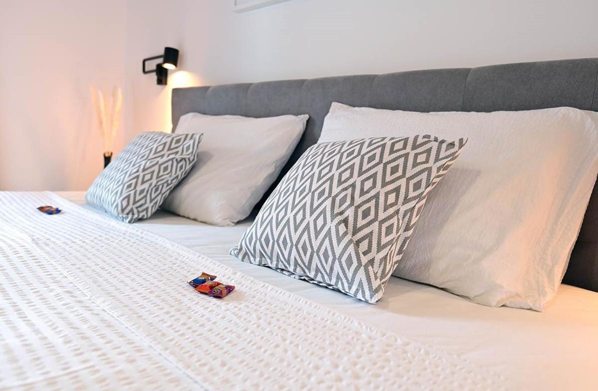 Apartment D & Studio L Dobrinj Εξωτερικό φωτογραφία