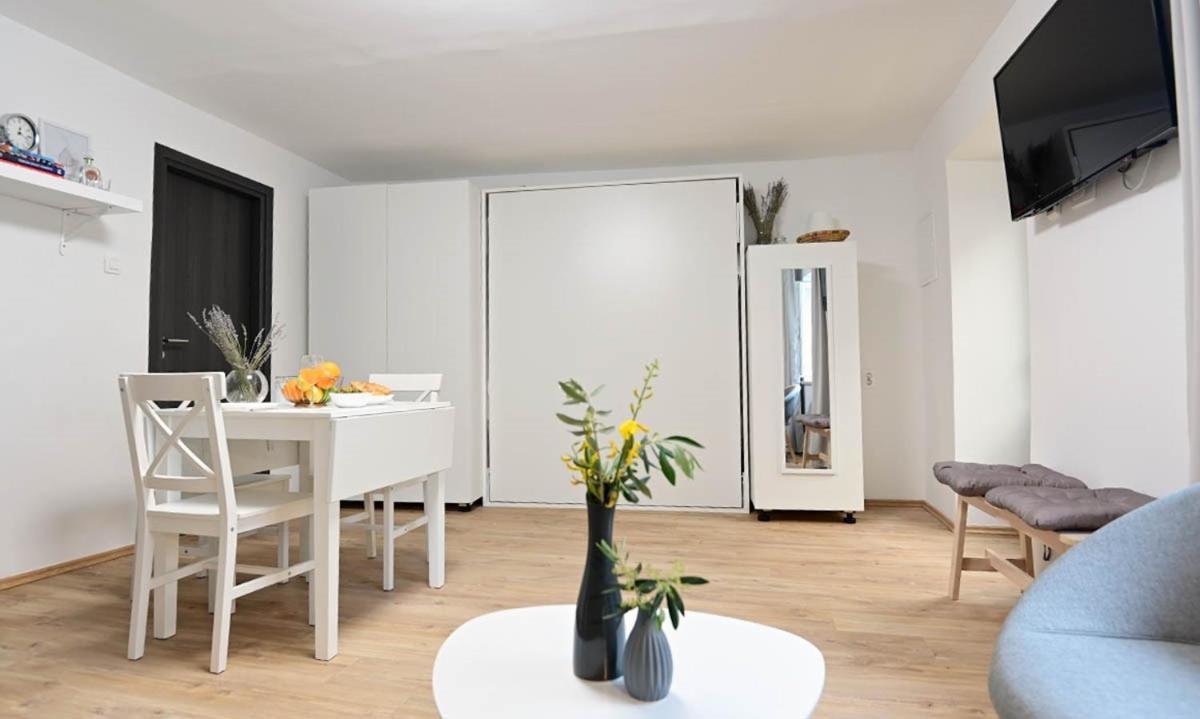 Apartment D & Studio L Dobrinj Εξωτερικό φωτογραφία