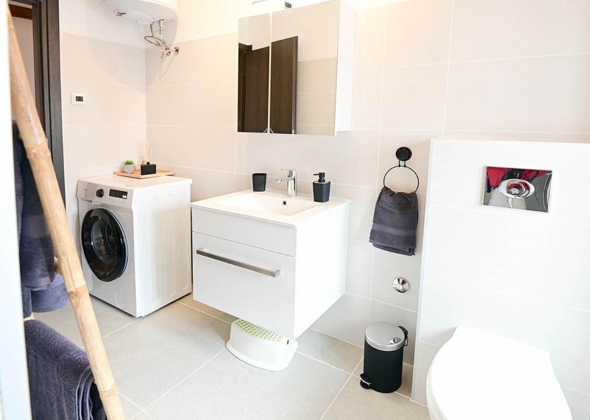 Apartment D & Studio L Dobrinj Εξωτερικό φωτογραφία
