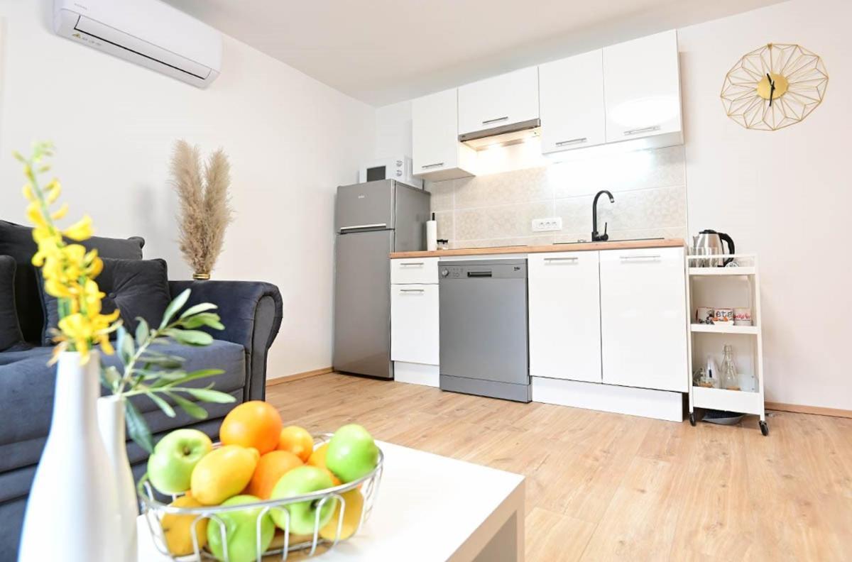 Apartment D & Studio L Dobrinj Εξωτερικό φωτογραφία